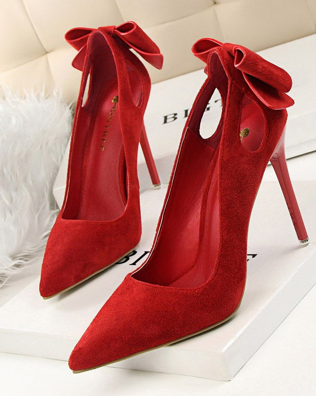 Suede Shallow Pointed Cutout Bow Sneakers
