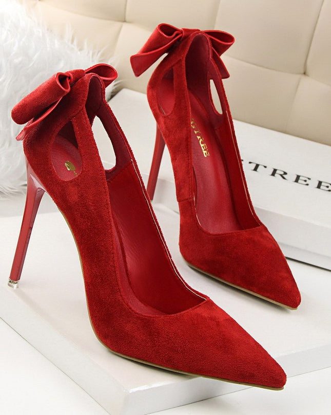 Suede Shallow Pointed Cutout Bow Sneakers