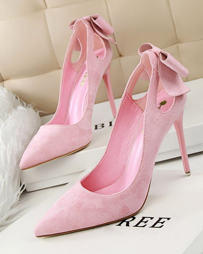Suede Shallow Pointed Cutout Bow Sneakers