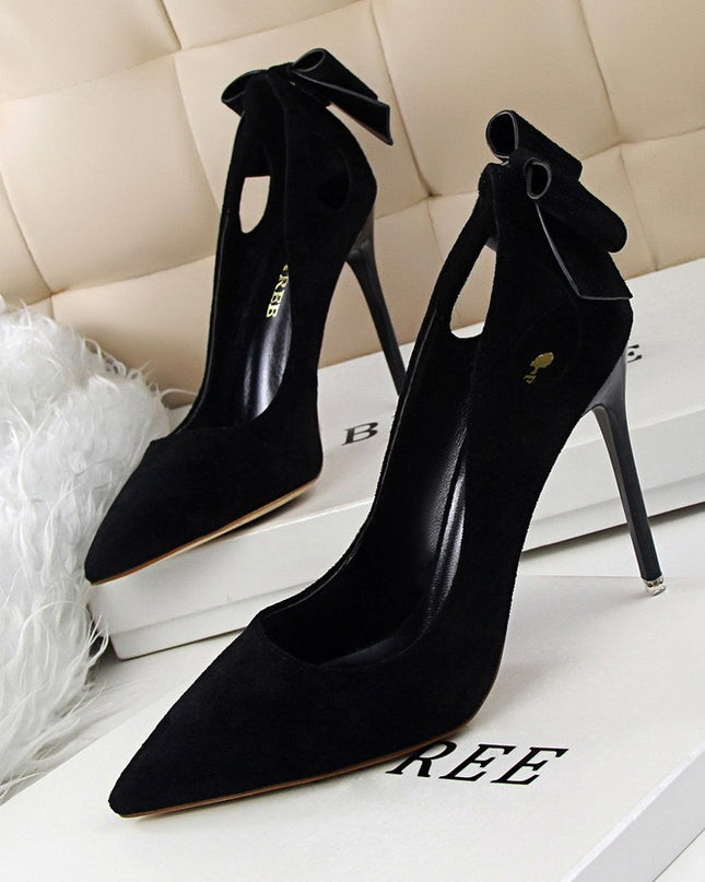Suede Shallow Pointed Cutout Bow Sneakers